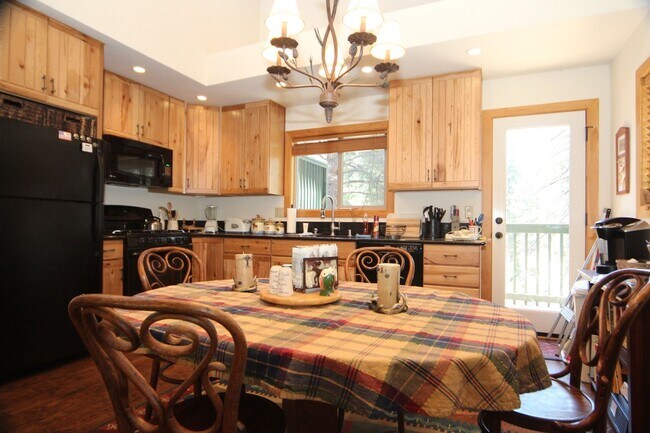 Building Photo - 1025 Tomahawk Trail