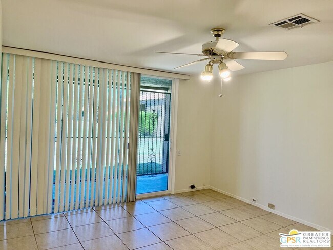 Building Photo - 2559 Whitewater Club Dr