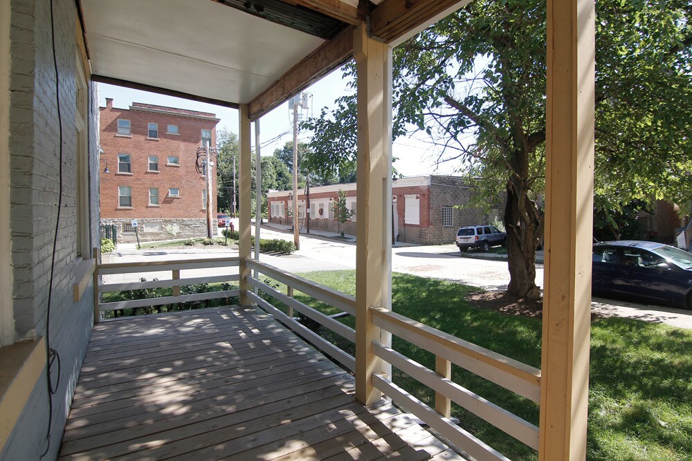Building Photo - 527 Jeanette St