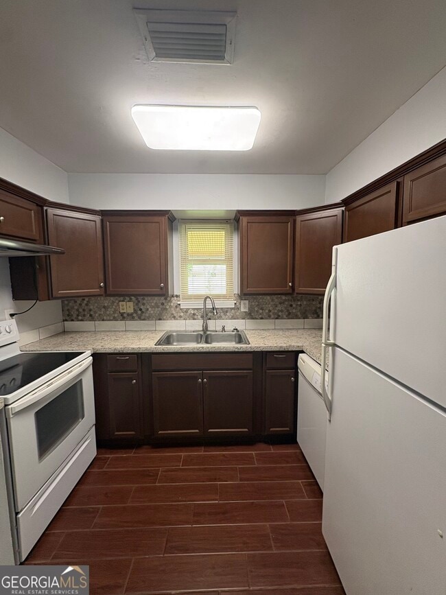 Building Photo - 542 Chateau Cir