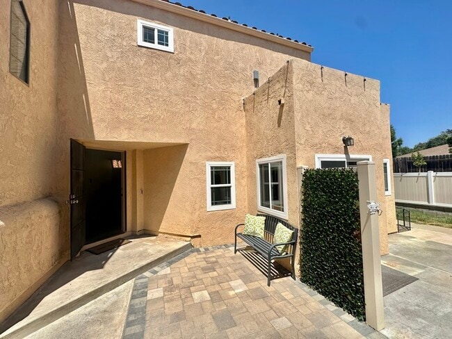 Building Photo - Spacious Updated Home In Desirable 92029 I...