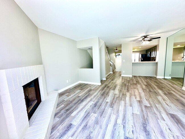 Building Photo - 821 America Way