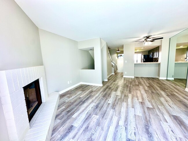 Building Photo - FOR RENT: 2Bd/1.5Ba Upgraded Townhome In T...