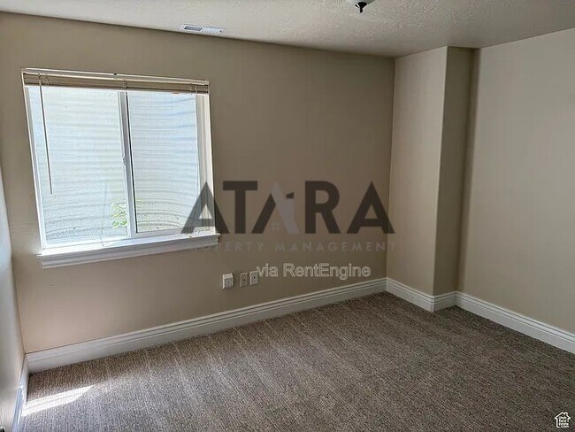 Building Photo - 941 Fremont Rd