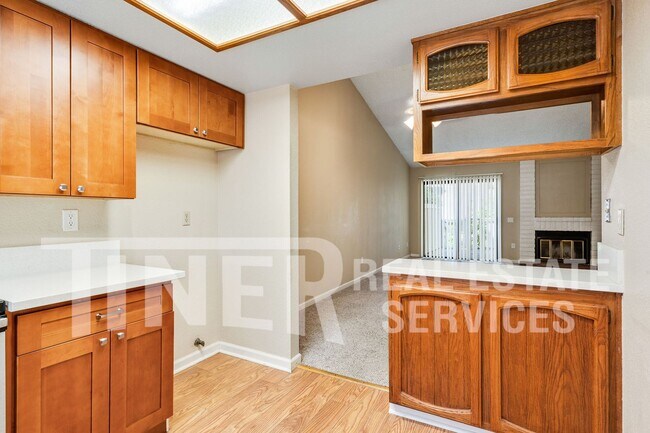 Building Photo - Updated & Beautiful Crosswoods Home