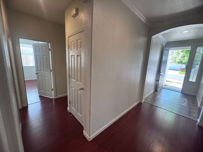 Building Photo - Stonelake Community - Four Bedroom!