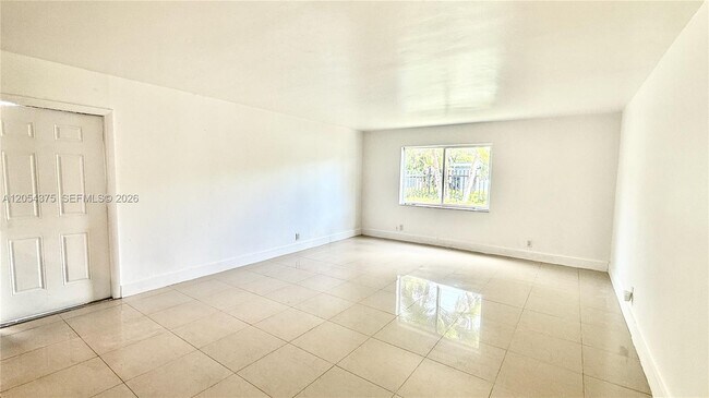 Building Photo - 1548 SW 5th Pl