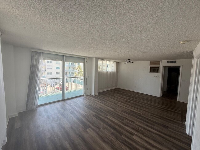 Building Photo - 2727 N Atlantic Ave