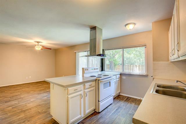 Building Photo - 7801 Summerglen Rd