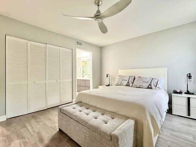 Building Photo - 10615 Ocean Palm Way