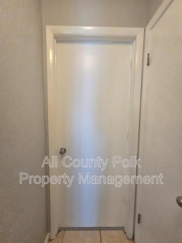 Building Photo - 709 Pineville Ln