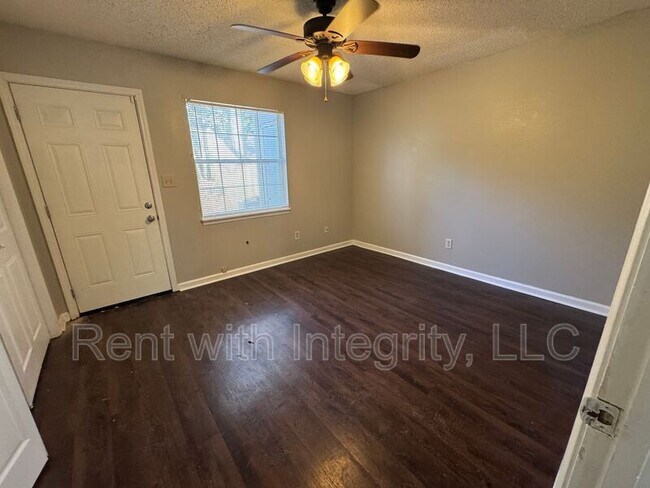 Building Photo - 2365 Parrot Ln