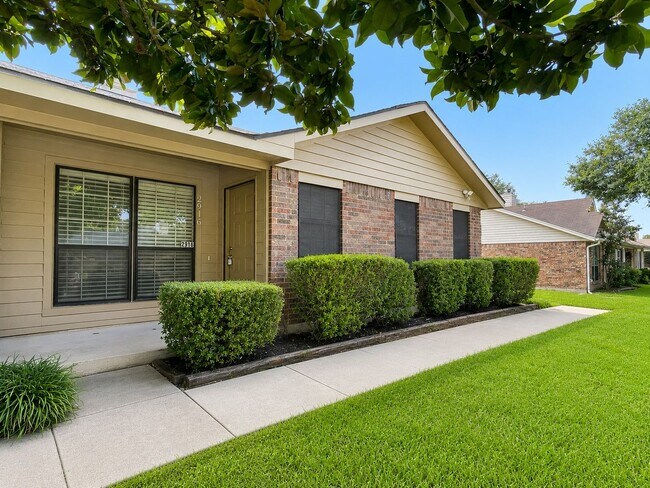 Building Photo - Fully remodeled 3 bedroom duplex for rent in Euless!