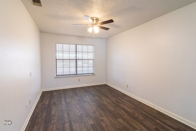 Building Photo - 2913 S Bandera Dr