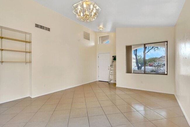 Building Photo - Pending/ Rented - Sunlit Serenity in Rita ...
