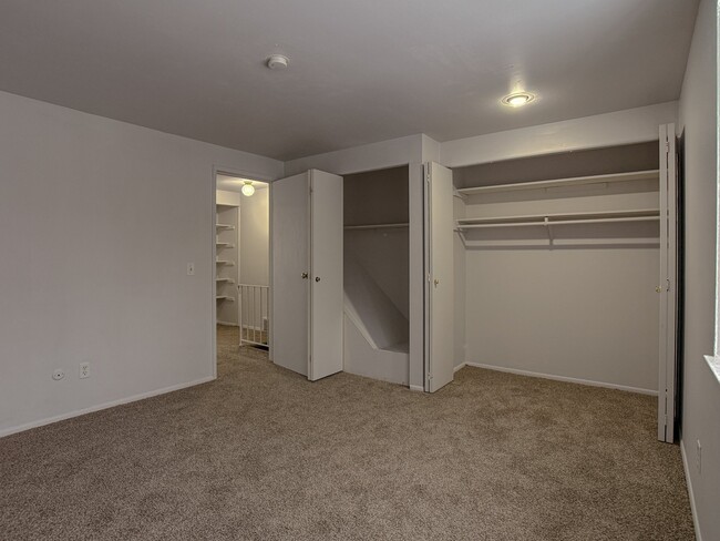 Bedroom - Waverly Flatz