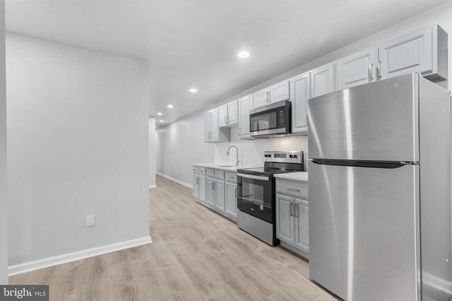 Building Photo - 69 Slocum St