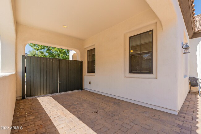 Building Photo - 734 W Juniper Ln