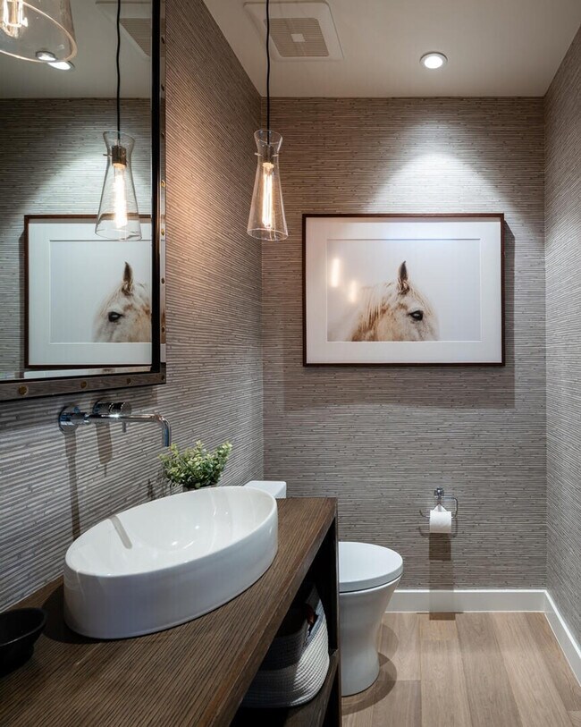 Building Photo - 5 Thistle Way