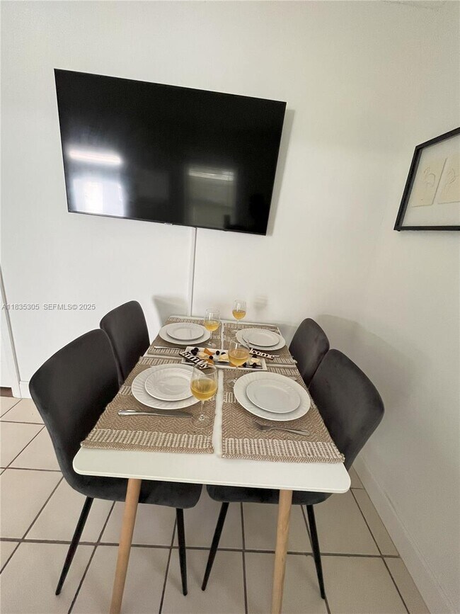 Building Photo - 1040 SW 28th St