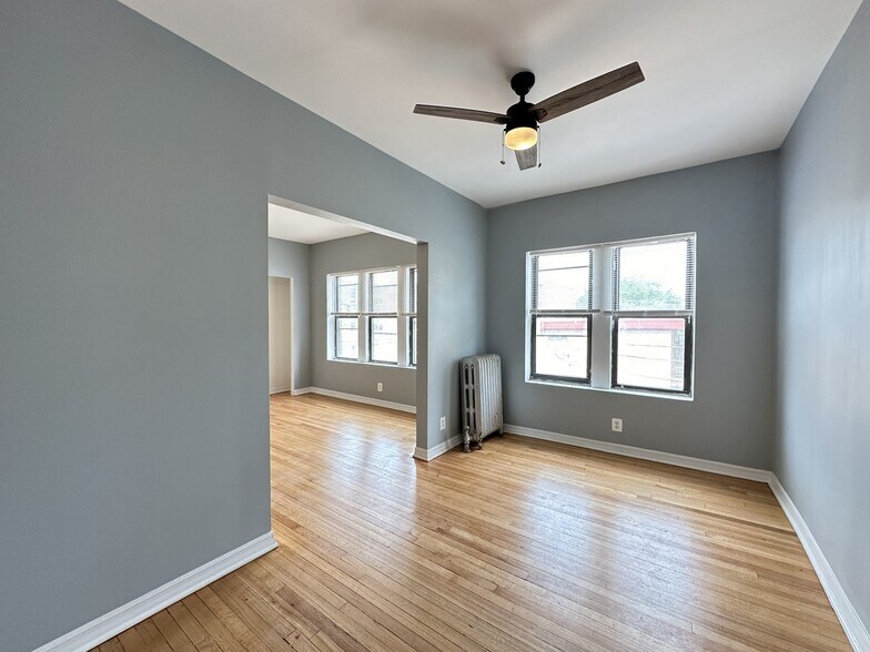 Building Photo - 1319 W Estes Ave