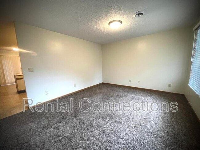 Building Photo - 1305 W Copeland St