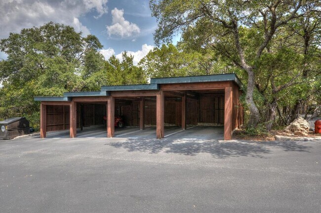 Building Photo - 4711 Spicewood Springs Rd