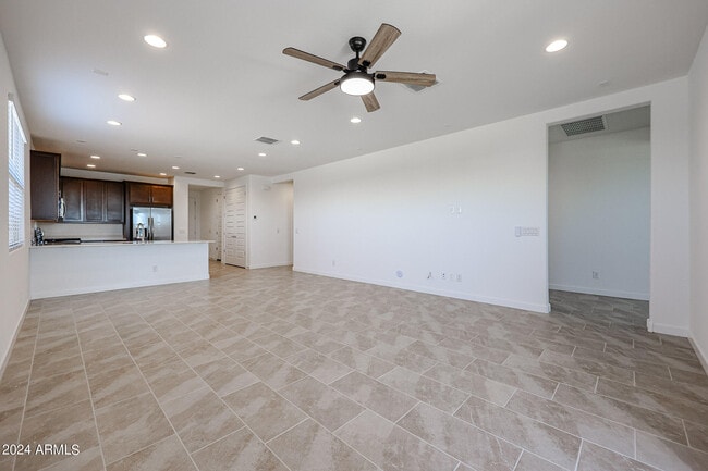 Building Photo - 2071 W Bramble Berry Ln