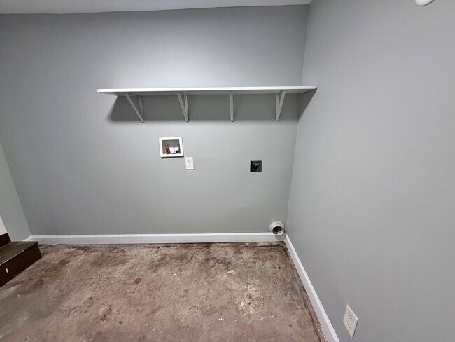 Building Photo - Cozy 3 Bedroom Home Ready for Move In!- $500 Rent Special!