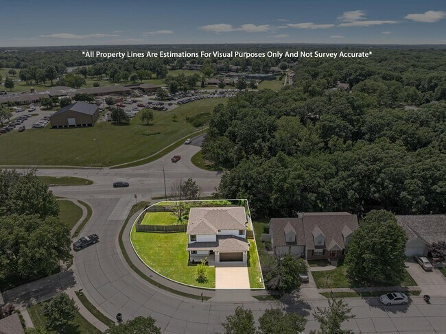 Building Photo - 3201 Crestwood Ln