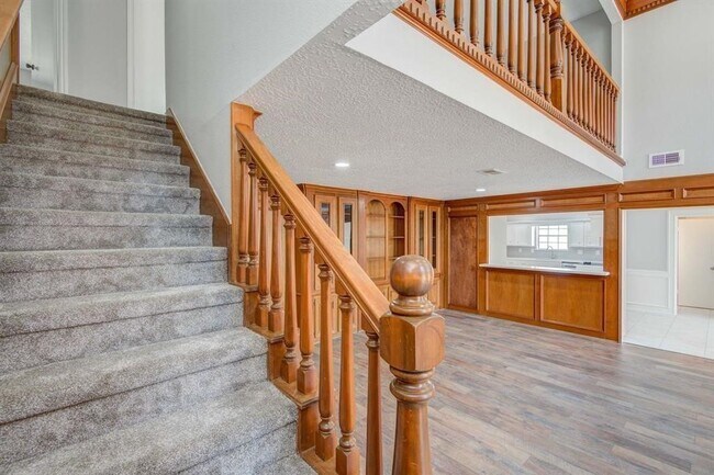 Building Photo - 11918 Glenway Dr