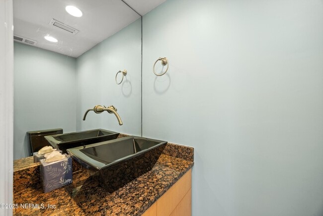 Building Photo - 2100 Ocean Dr S