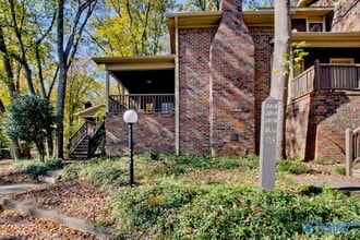 Building Photo - 3018 Live Oak Ln SW