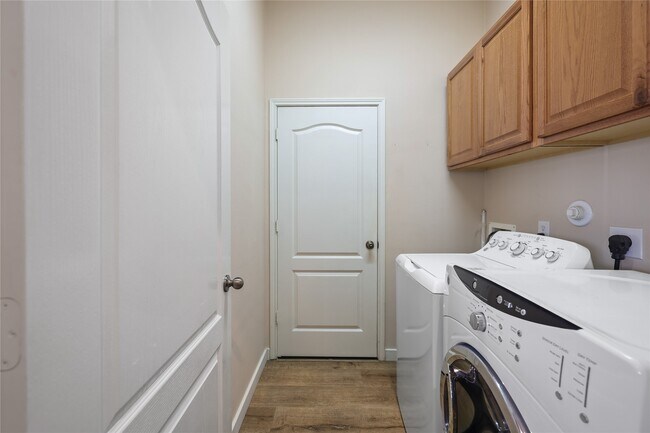 Building Photo - 17303 Brookhollow Ct Dr