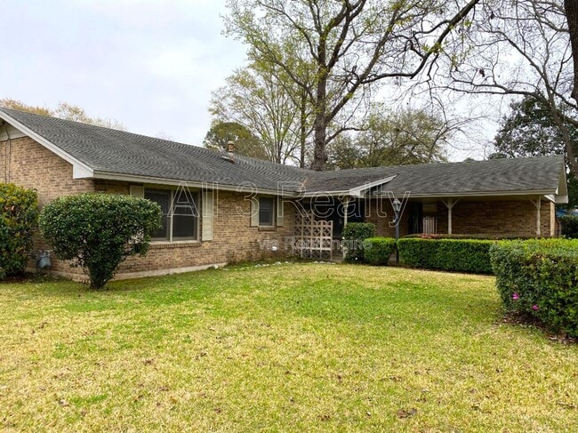 Building Photo - 761 Forestdale Dr