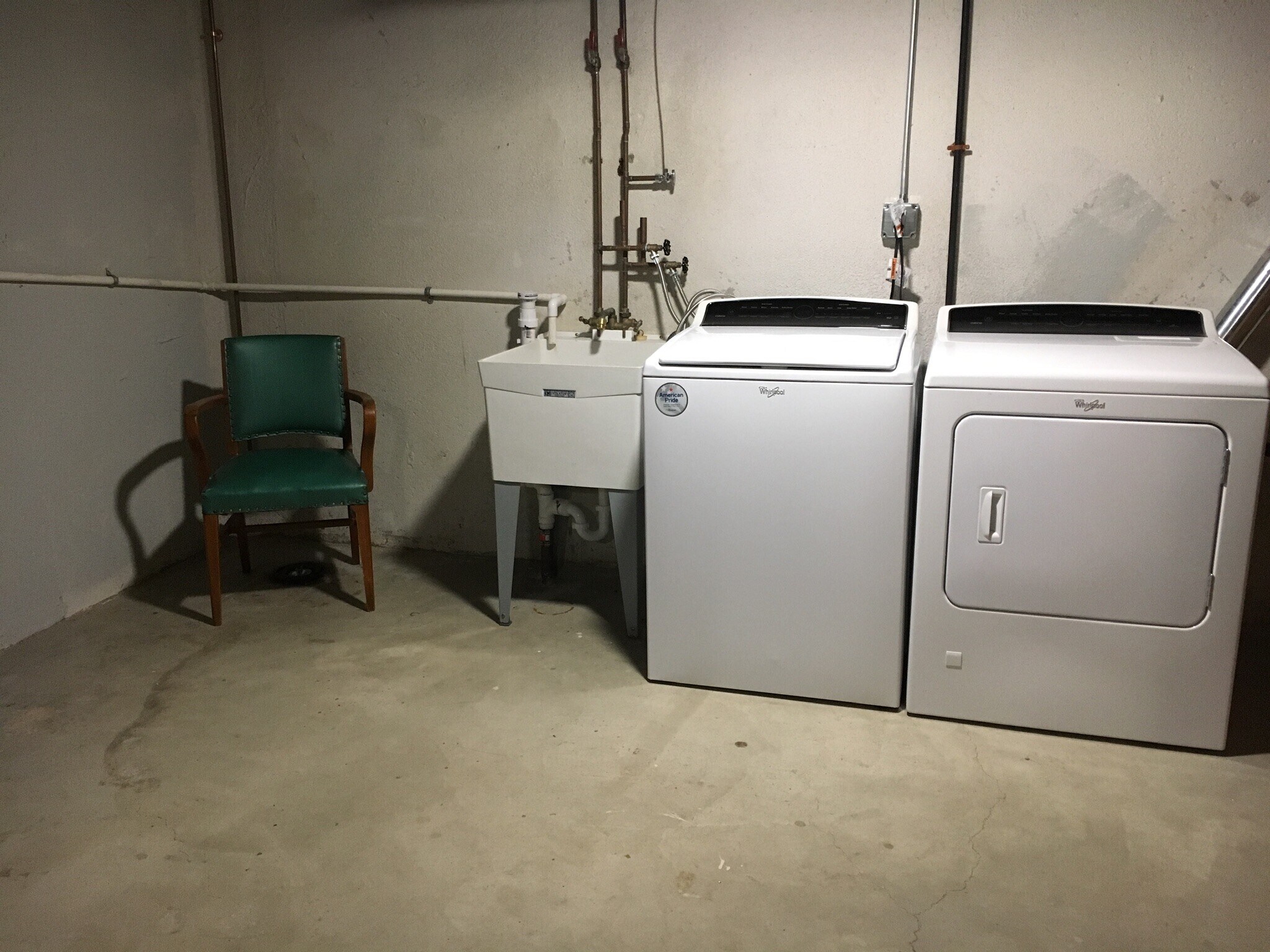 Premium washer and dryer in basement - 3160 Fernwood Ave