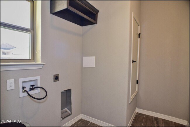 Building Photo - 2120 Thomas Lackland St
