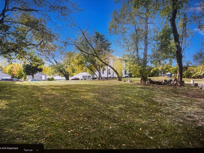 Building Photo - 239 Russell St