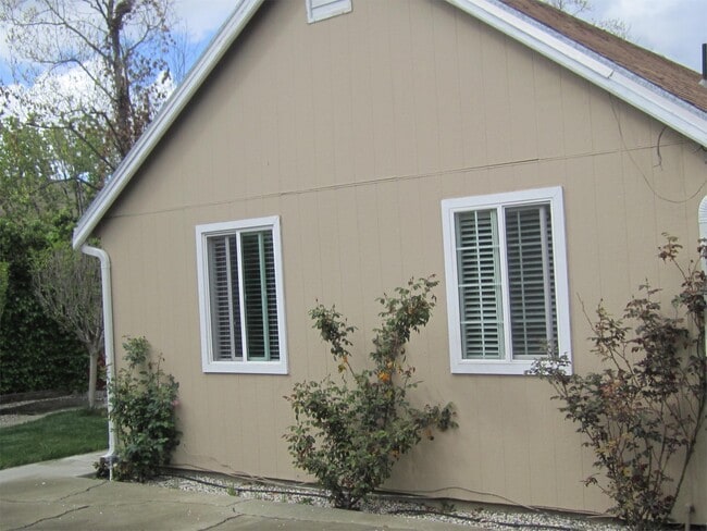 Building Photo - 825 Camden Ave