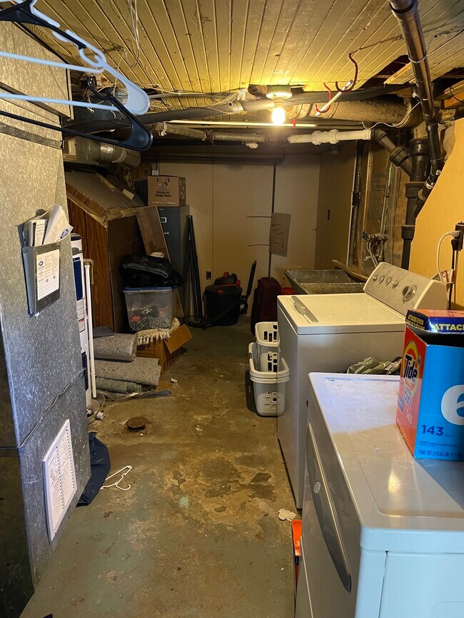 Building Photo - 3124 W Fairview Ave