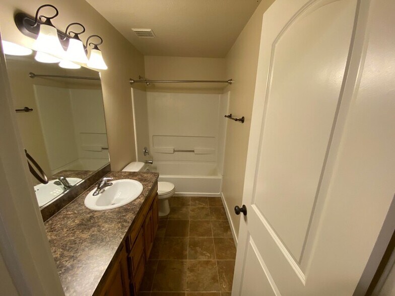 Building Photo - 2080 Evans Cove Loop