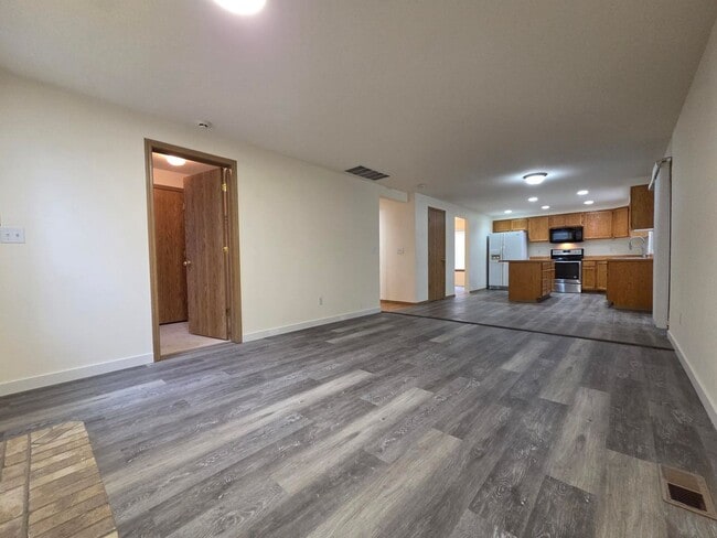 Building Photo - Beautifully updated home!