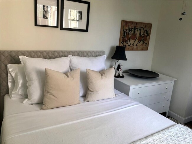 Building Photo - 9 Red Cross Terrace