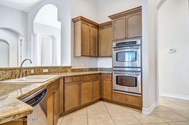 Building Photo - 6565 Arroyo Dr