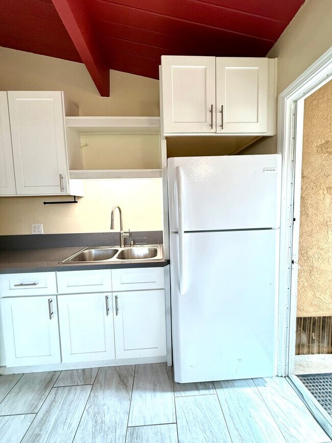 Building Photo - Charming 2-Bedroom Corner Lot Duplex Home in Clairemont with Private Yard!