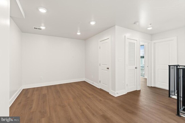 Building Photo - 1100 Bladensburg Rd NE
