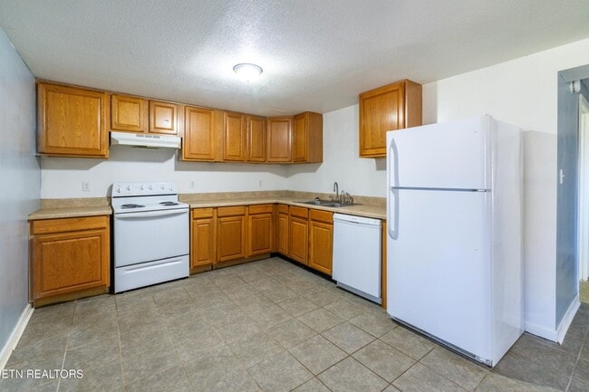 Building Photo - 241 Harless Rd