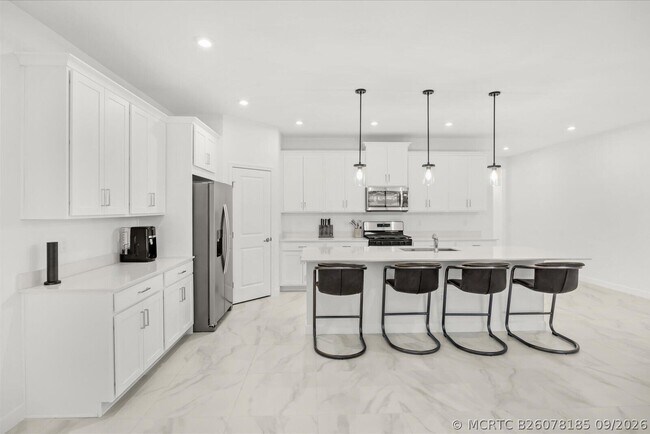 Building Photo - 10550 SW Orana Dr