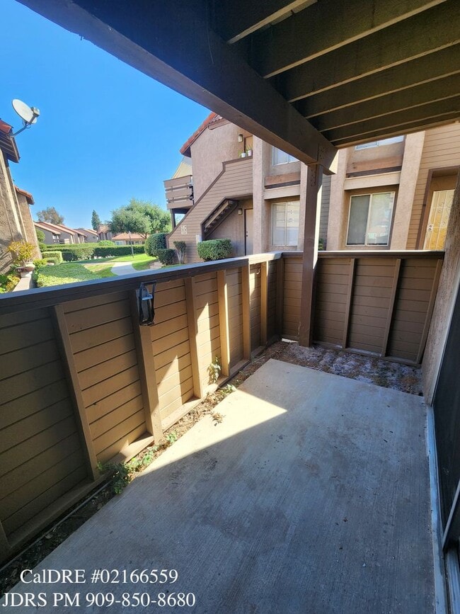 Building Photo - Corona 2 Bedroom Condo