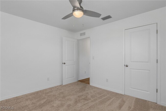 Building Photo - 839 Yellowbird Dr